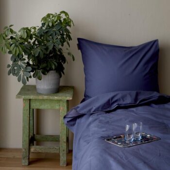 Jim Lyngvild design økobomuld sengetøj 140X200 CM - Støvet mørkeblå